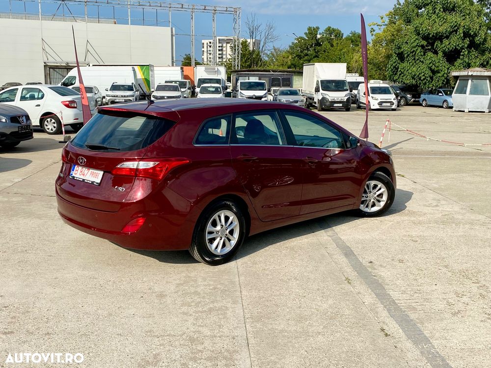 Hyundai i30 blue 1.6 CRDi Classic - 2