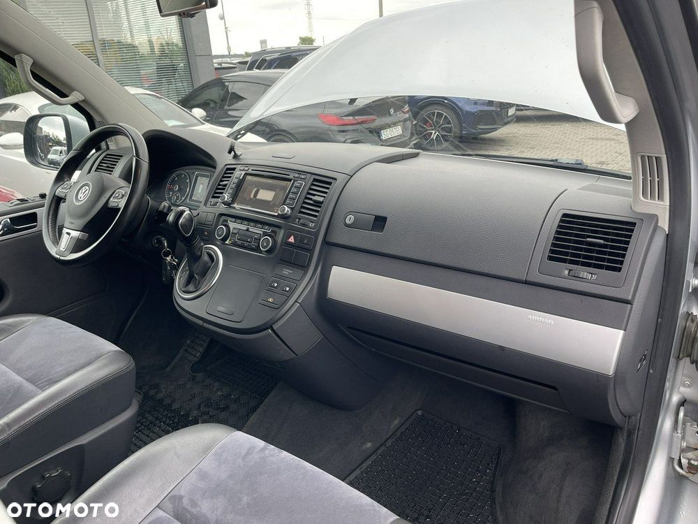 Volkswagen Multivan - 12