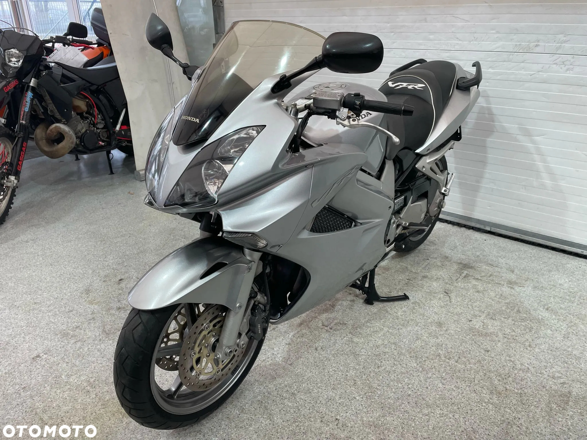 Honda VFR - 18