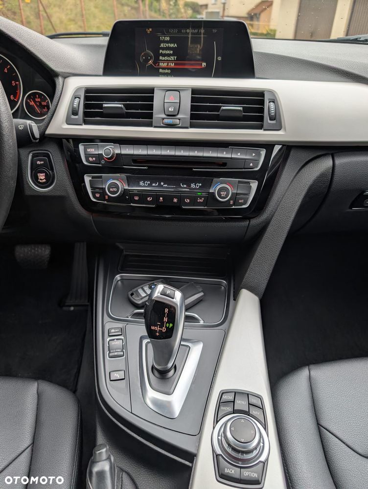 BMW Seria 3 318d Touring Luxury Line - 13