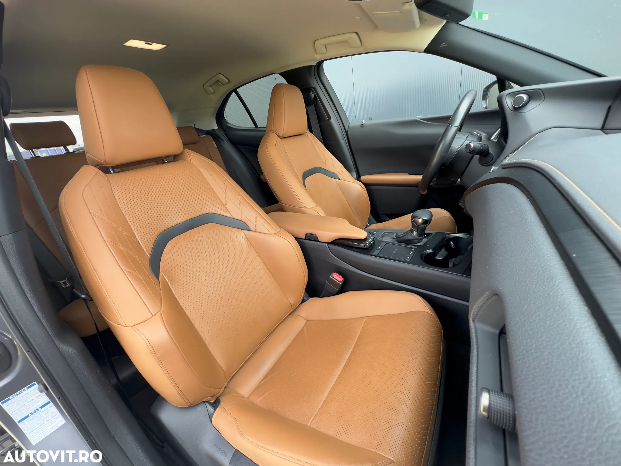 Lexus UX 250h 2.0L HEV 20H- (178 HP) 4X4 CVT Luxury - 25