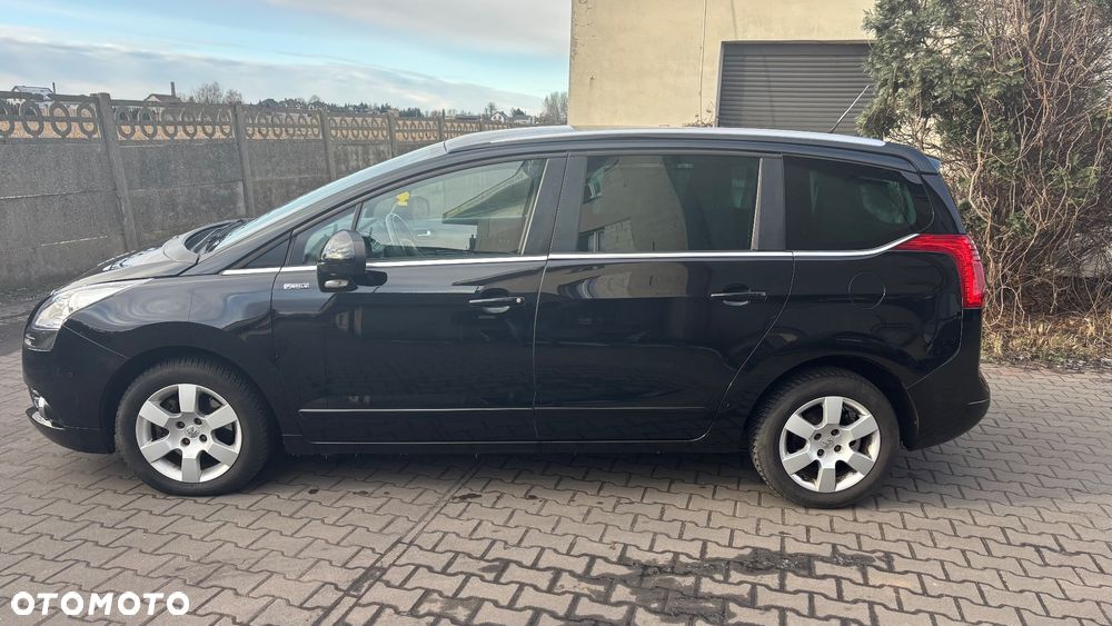 Peugeot 5008 1.6 THP Family 7os - 8