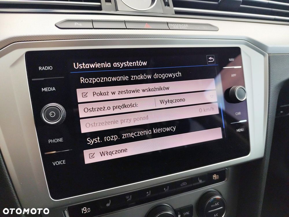Volkswagen Passat - 28