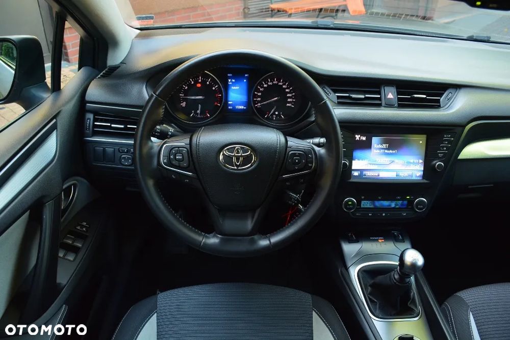 Toyota Avensis 1.8 Premium - 9