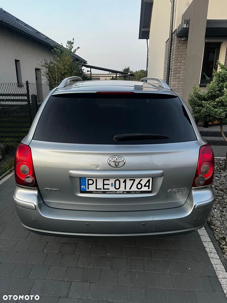 Toyota Avensis Combi 2.0 D-4D - 6