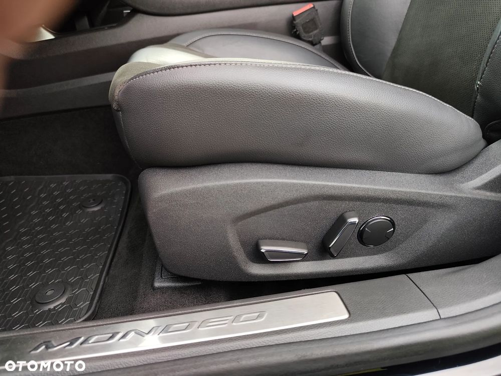Ford Mondeo - 36
