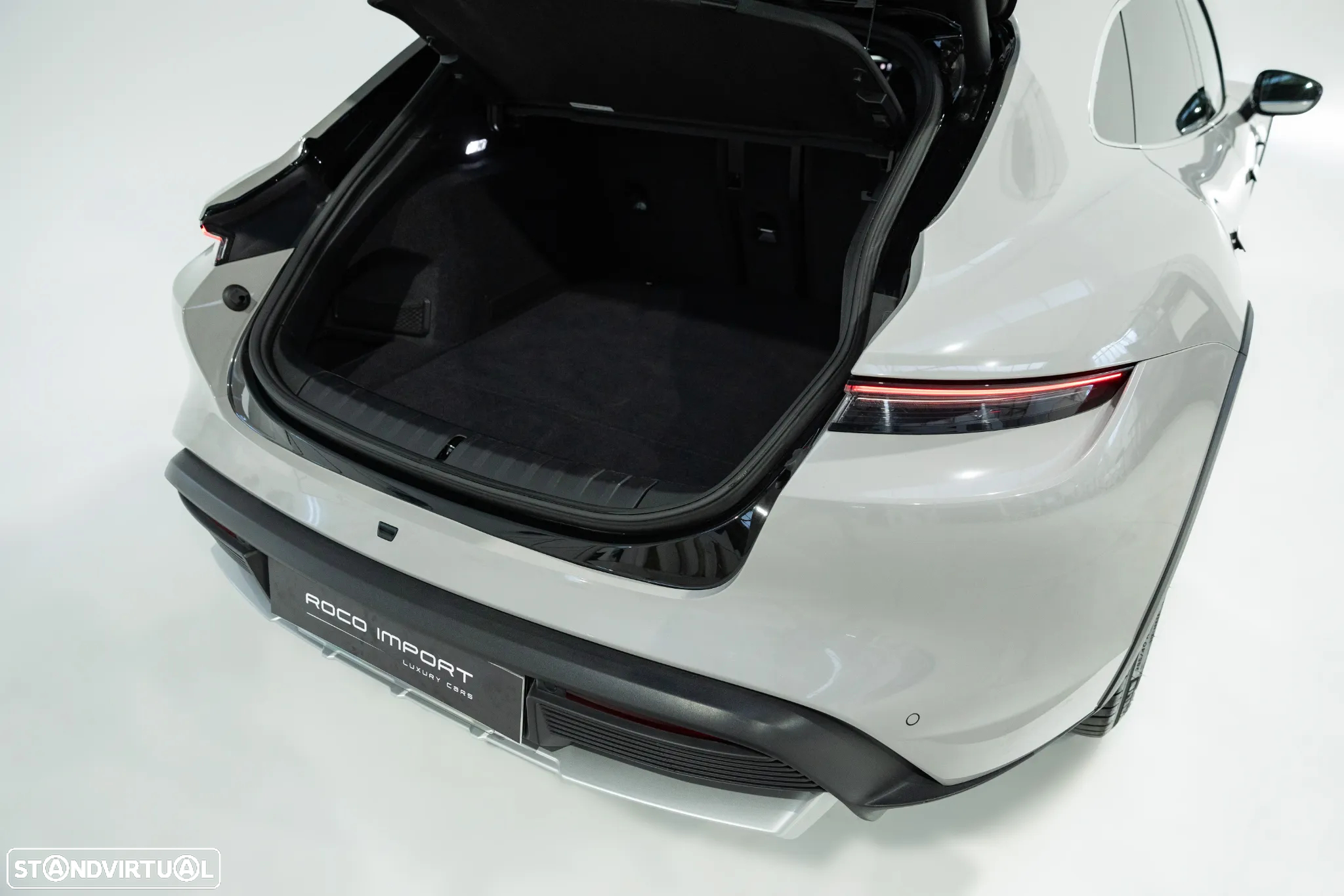 Porsche Taycan Cross Turismo 4 - 17
