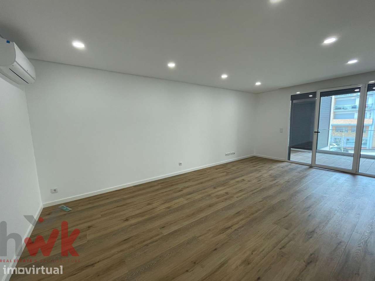 Apartamento T2 com 2 Suítes, Terraço e Garagem Box - Grande imagem: 5/35