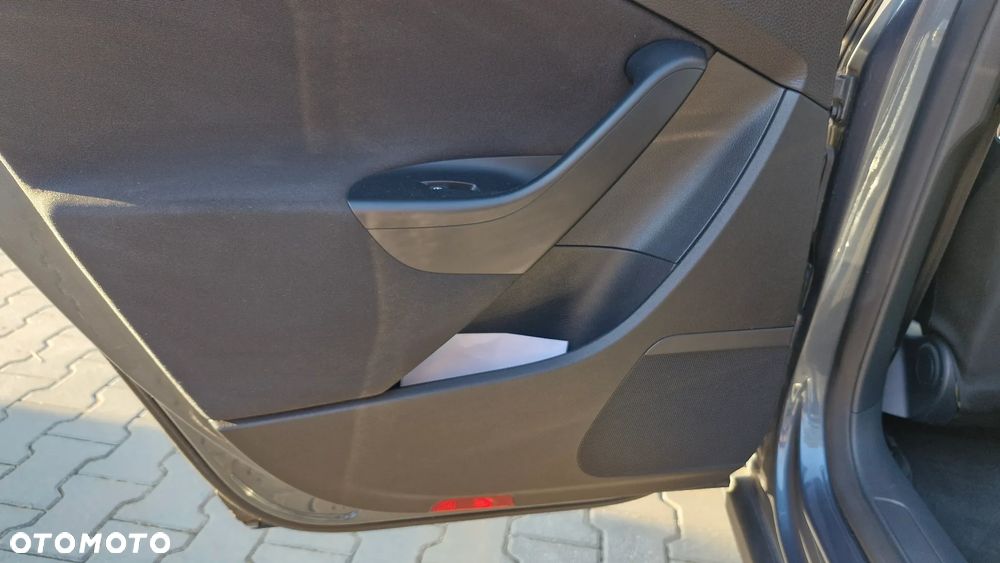 Volkswagen Passat 2.0 TDI DPF Sportline - 31