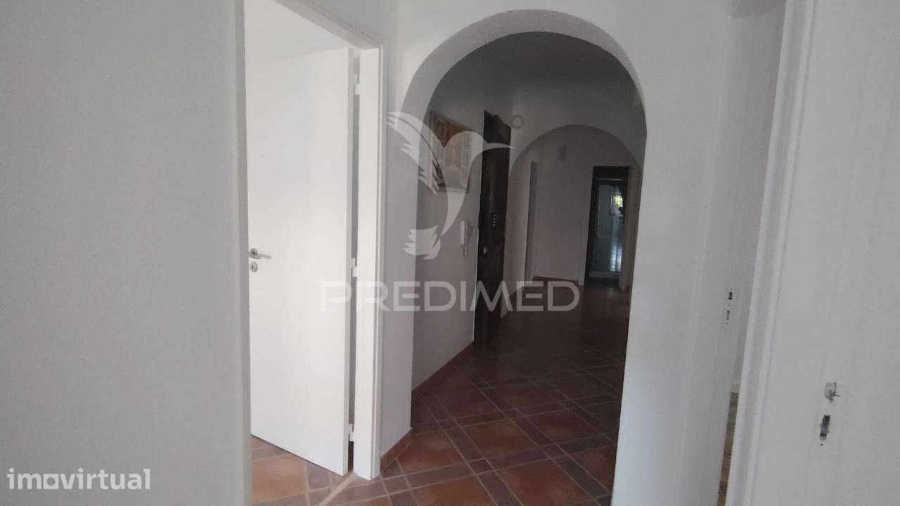 Apartamento T4 com Boas Áreas, Luz Natural e Excelente Ventilação n... - Grande imagem: 5/19