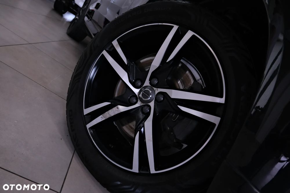 Volvo XC 60 T8 AWD Plug-In Hybrid R-Design - 16
