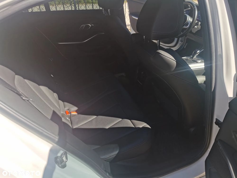 BMW Seria 3 M340i xDrive mHEV sport - 12