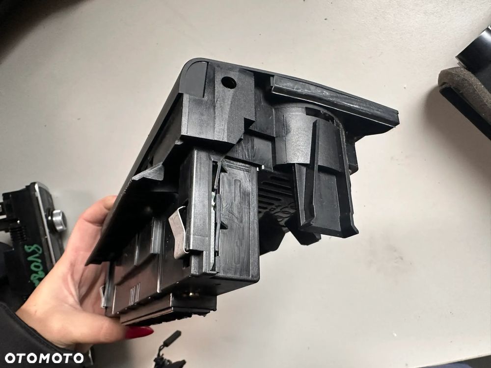 Panel klimatyzacji Audi A3 8P 8P0820043F - 8