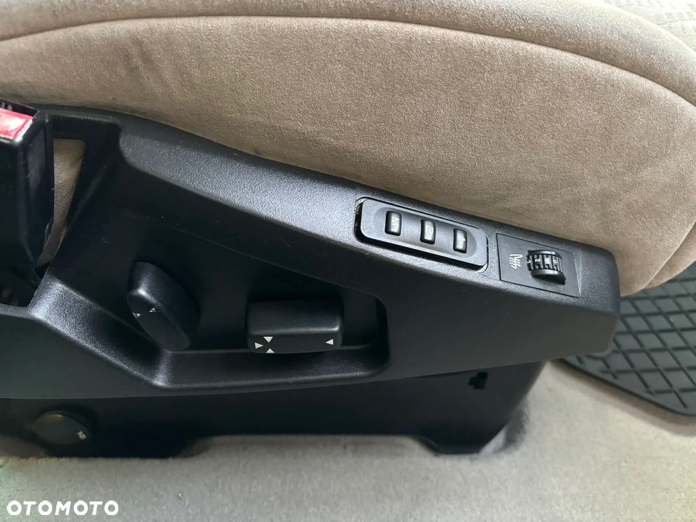 Peugeot 807 HDi 170 Bi-Turbo Automatik Platinum Pullmann - 26