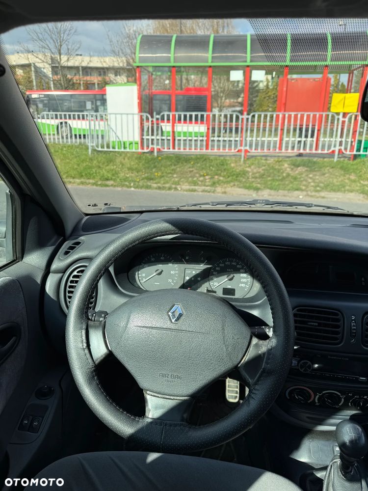 Renault Megane 1.6 RXE 16V - 19