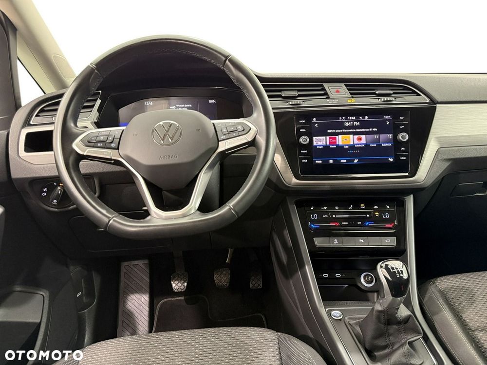 Volkswagen Touran - 10