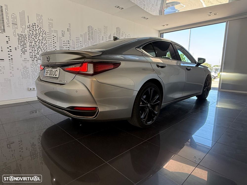 Lexus ES 300h Sport - 4
