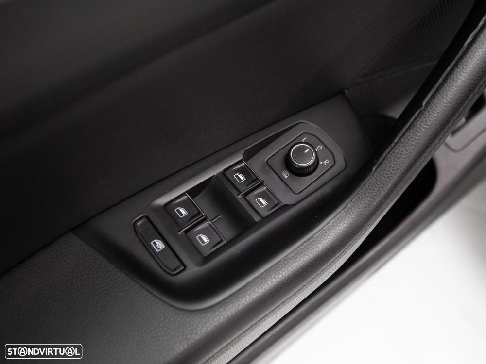 VW Passat Variant 2.0 TDI Confortline DSG - 12