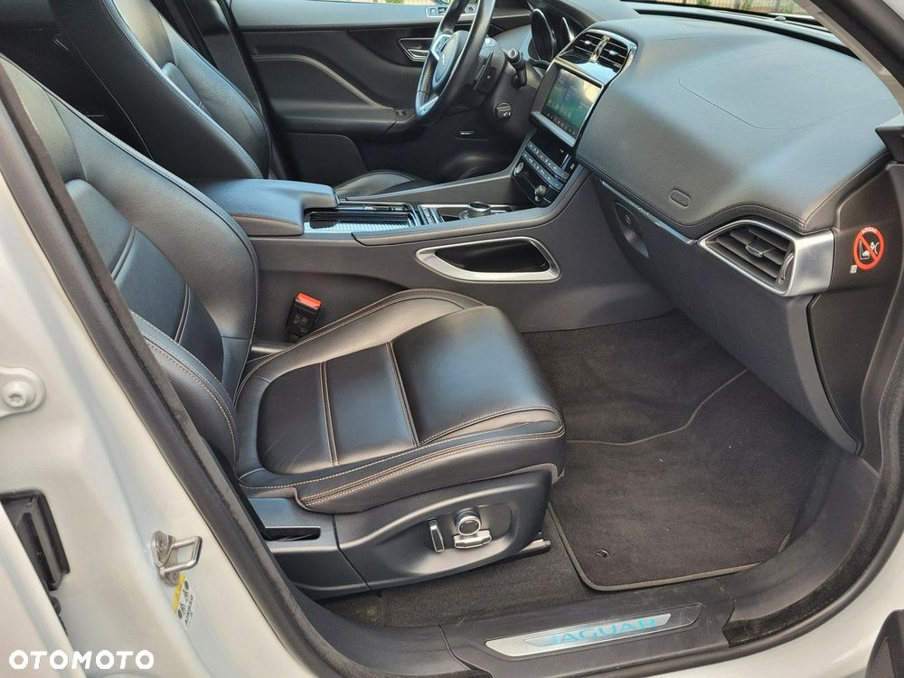 Jaguar F-Pace - 25