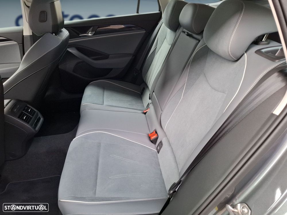 Volkswagen Passat Variant 1.5 TSI eHybrid Business DSG — fotografia 14