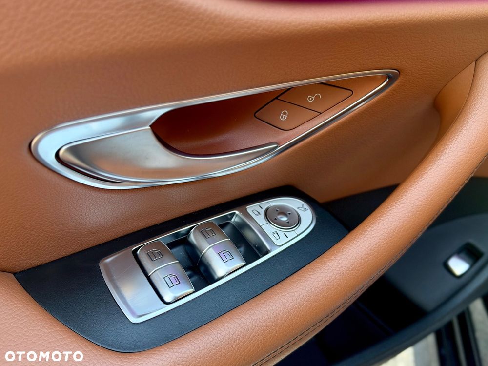 Mercedes-Benz Klasa E 220 d 4-Matic 9G-TRONIC - 21