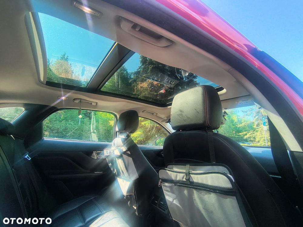 Jaguar F-Pace 20d AWD Portfolio - 23