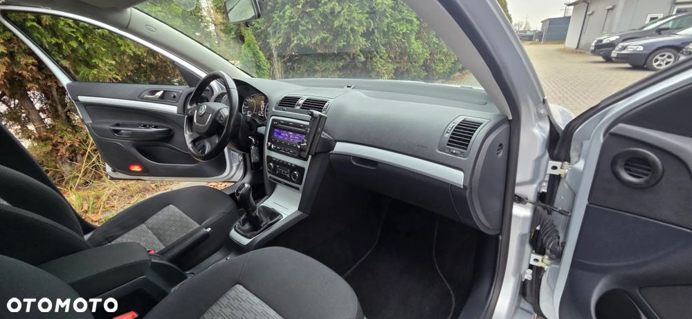 Skoda Octavia 1.6 TDI DPF Ambiente - 34