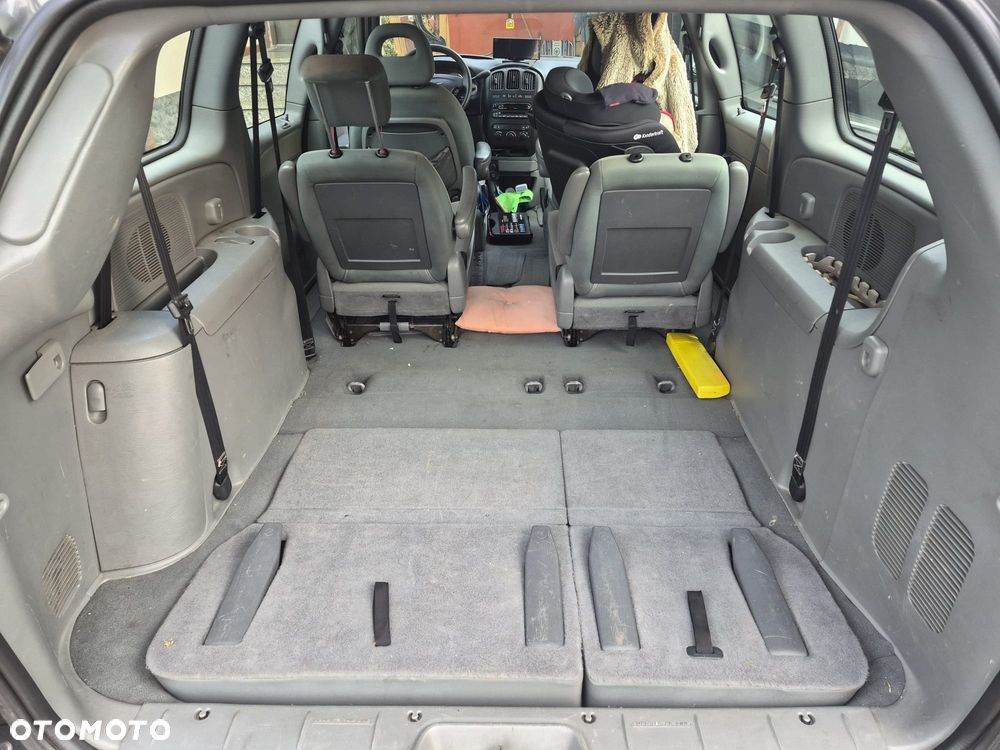 Chrysler Grand Voyager - 12