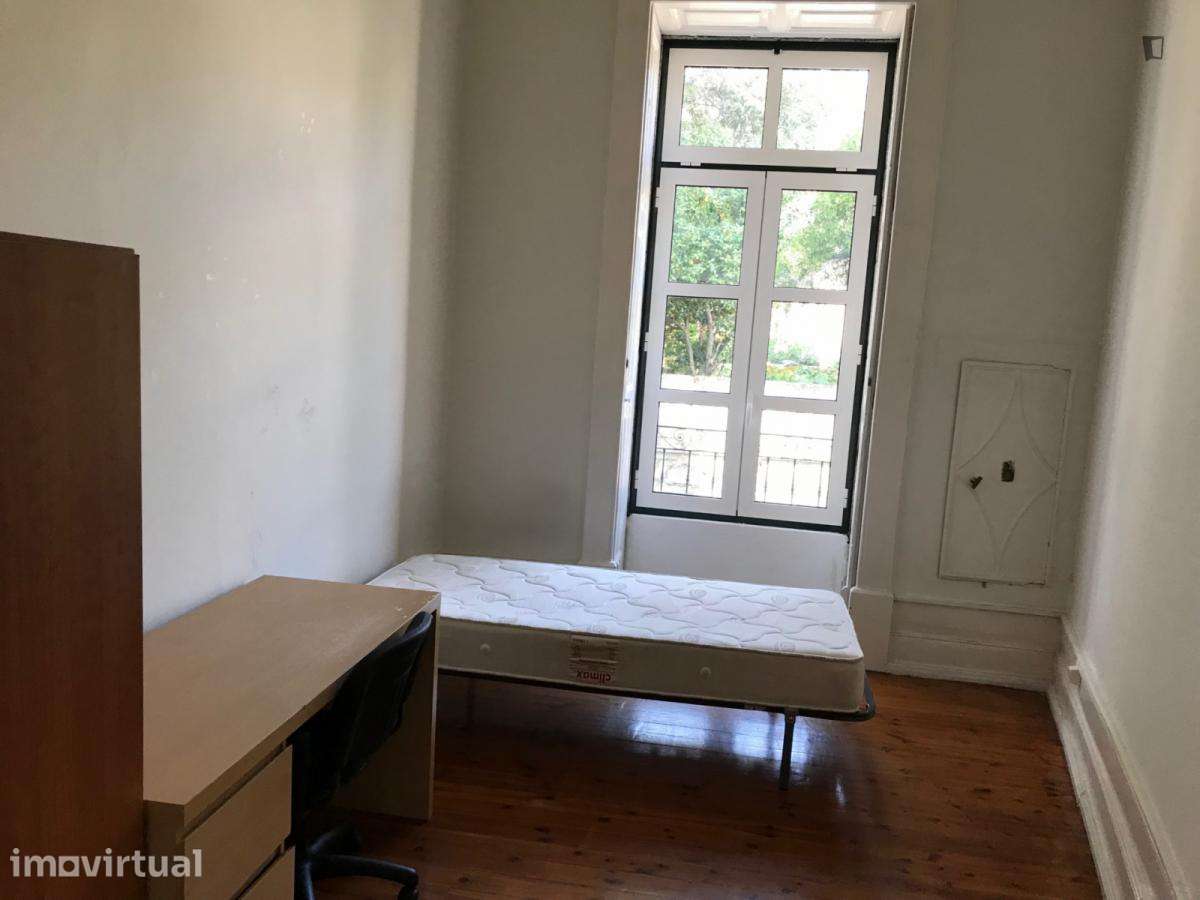 Quarto - localizado em Covilha - Grande imagem: 2/6