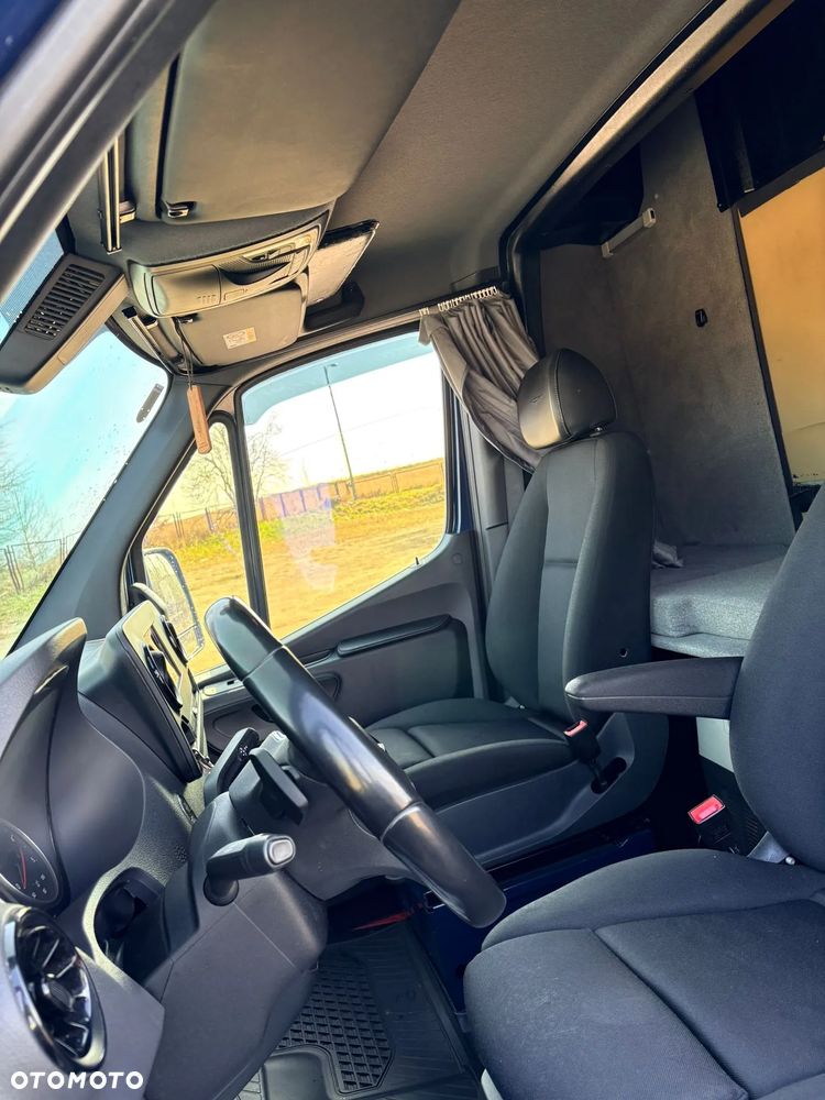 Mercedes-Benz Sprinter - 11