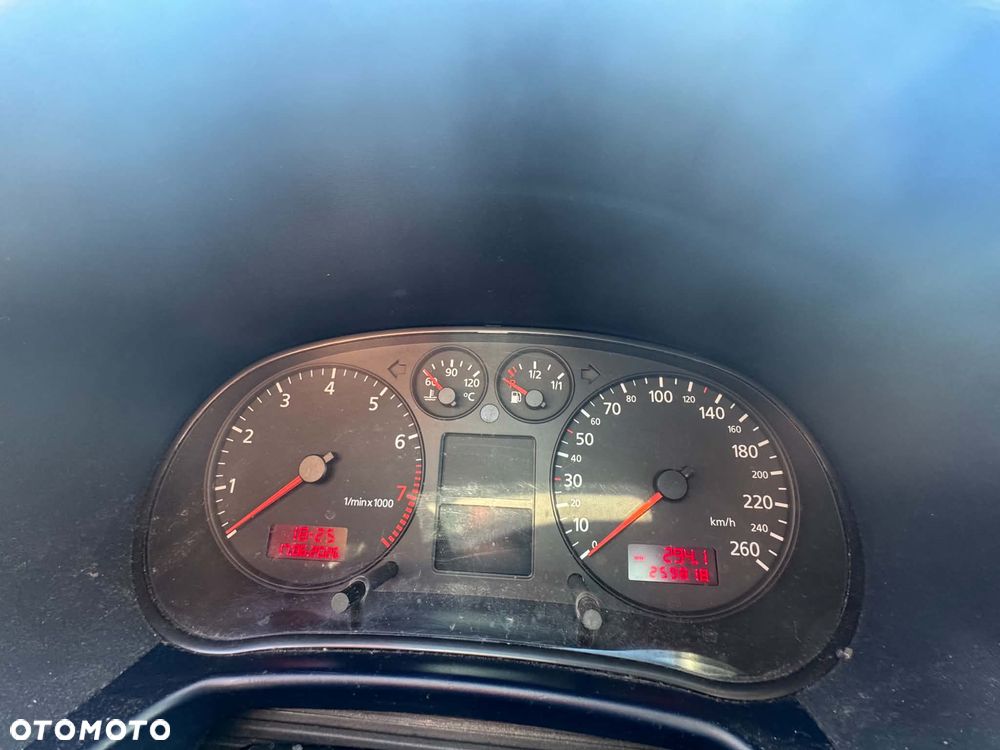 Audi A3 3-drzwiowe 1.8 Ambiente - 5