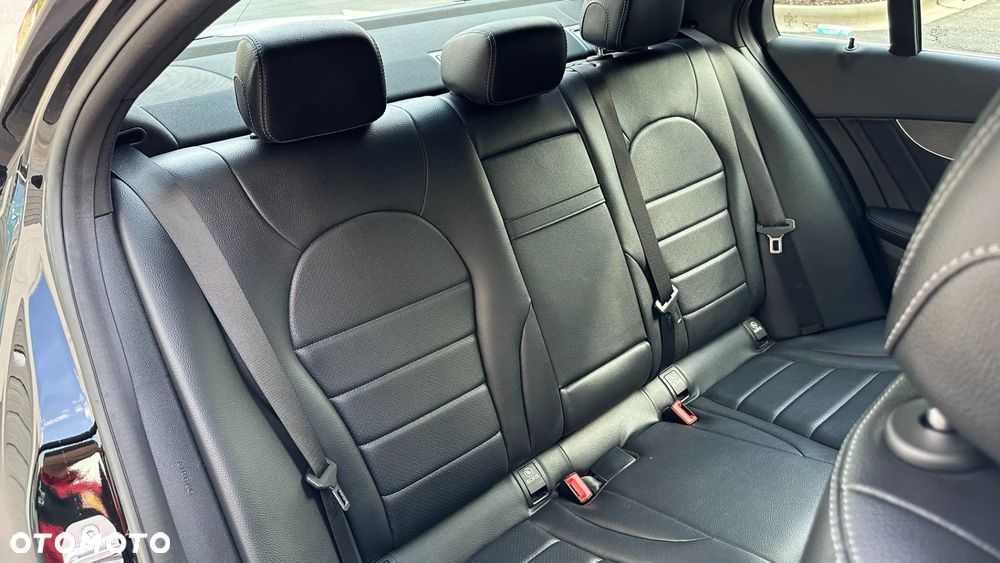 Mercedes-Benz Klasa C 300 9G-TRONIC AMG Line - 23