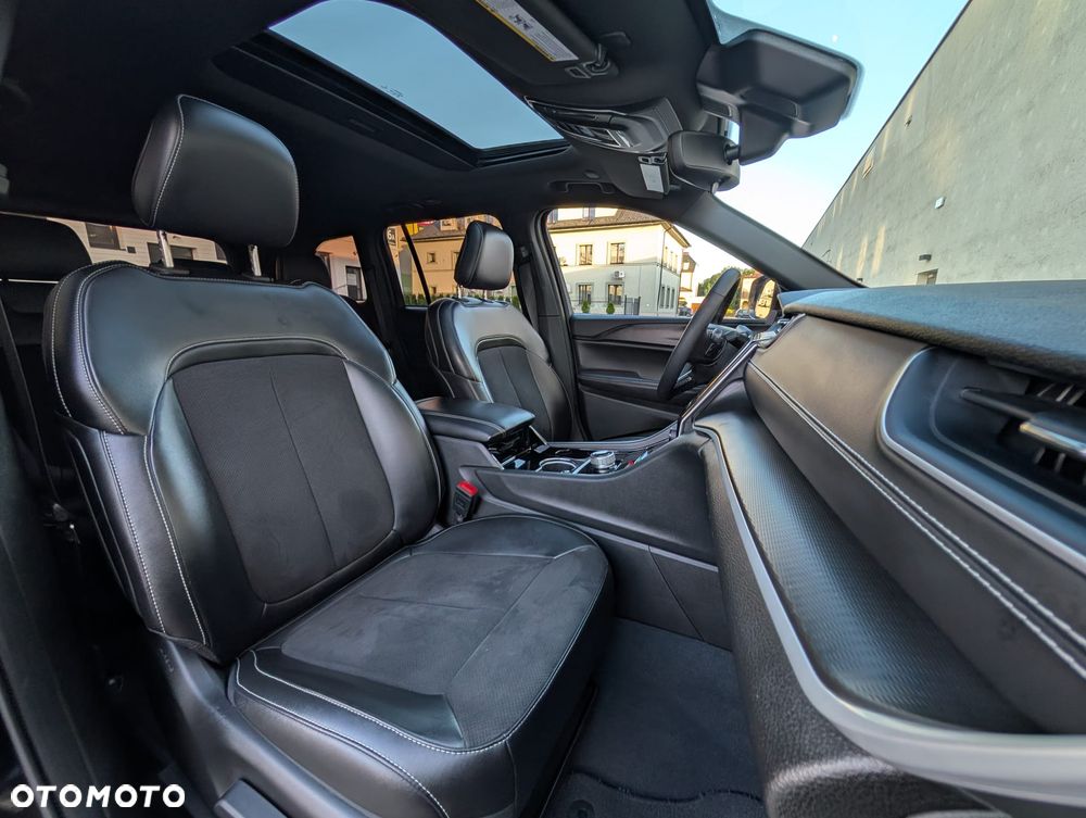 Jeep Grand Cherokee - 26