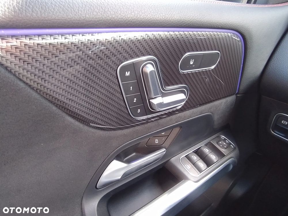 Mercedes-Benz GLB 250 4-Matic AMG Line 8G-DCT - 31
