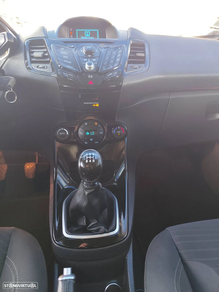 Ford Fiesta 1.5 TDCi Titanium - 22