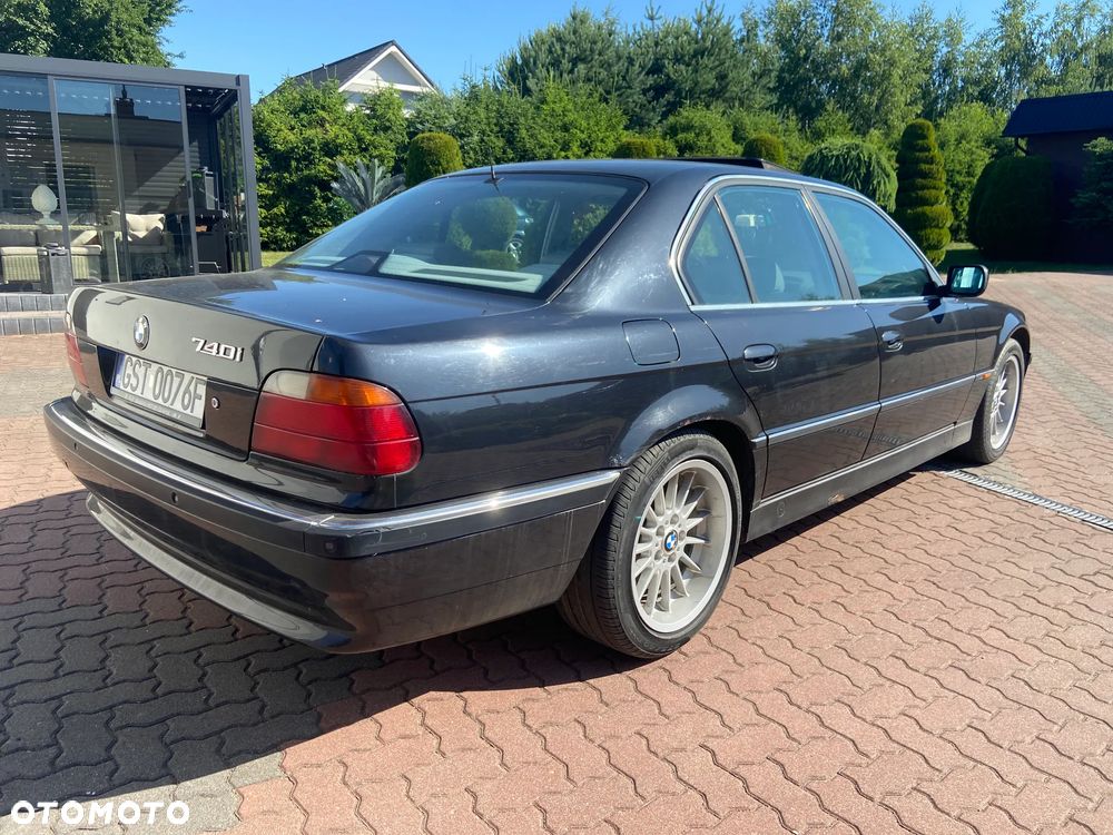 BMW Seria 7 740i V8 - 4