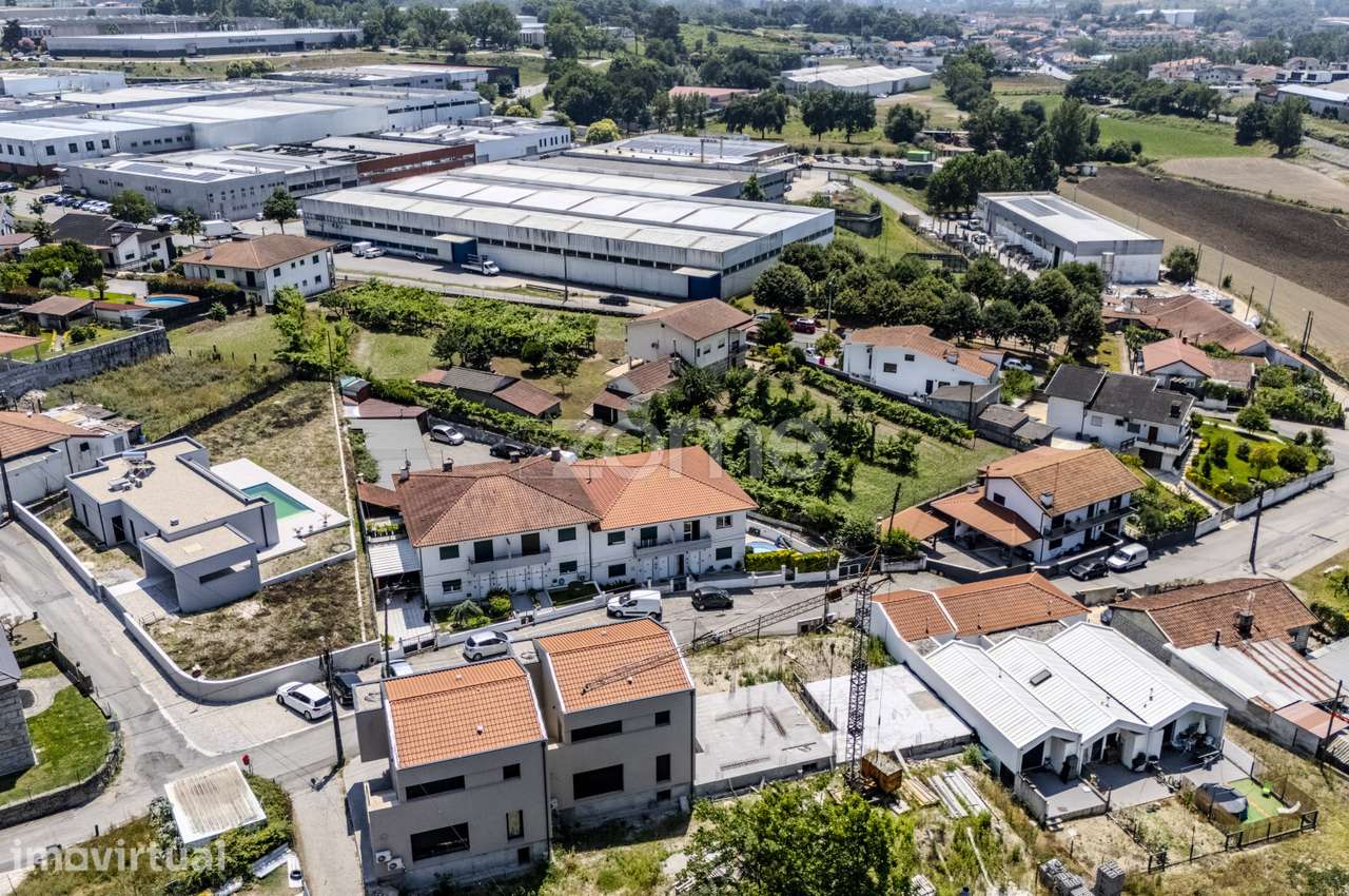 Apartamento T2 com Garagem Fechada em Ponte, Guimarães. - Grande imagem: 4/40