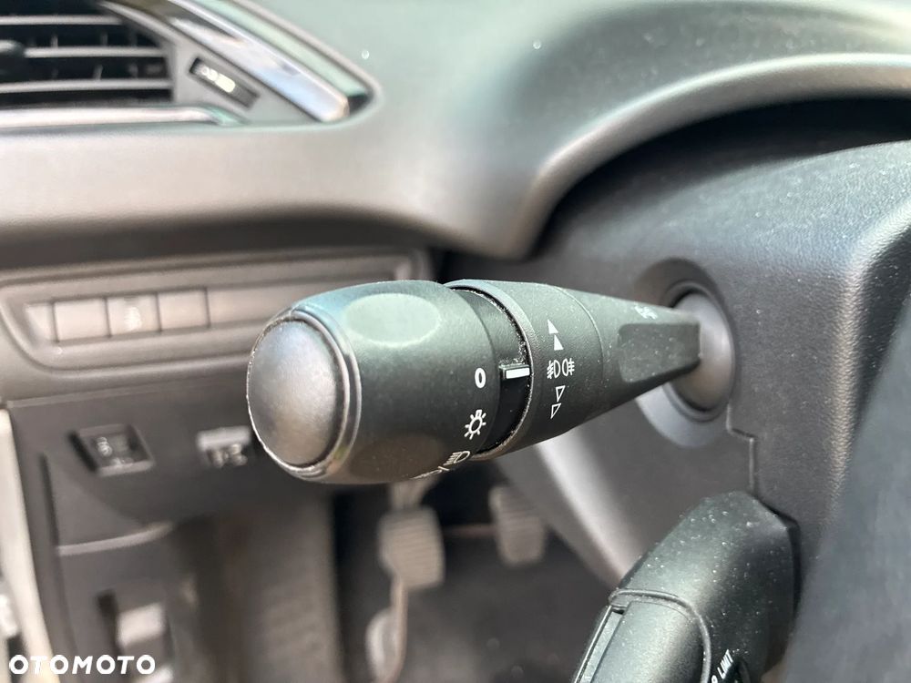 Peugeot 208 - 16