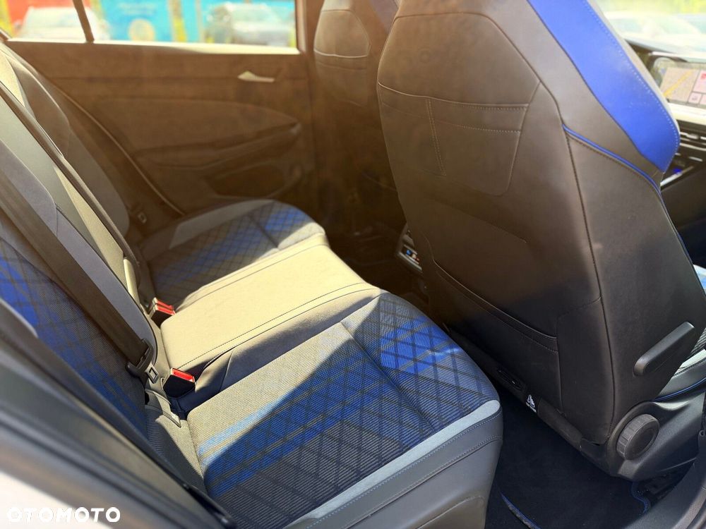 Volkswagen Golf - 23