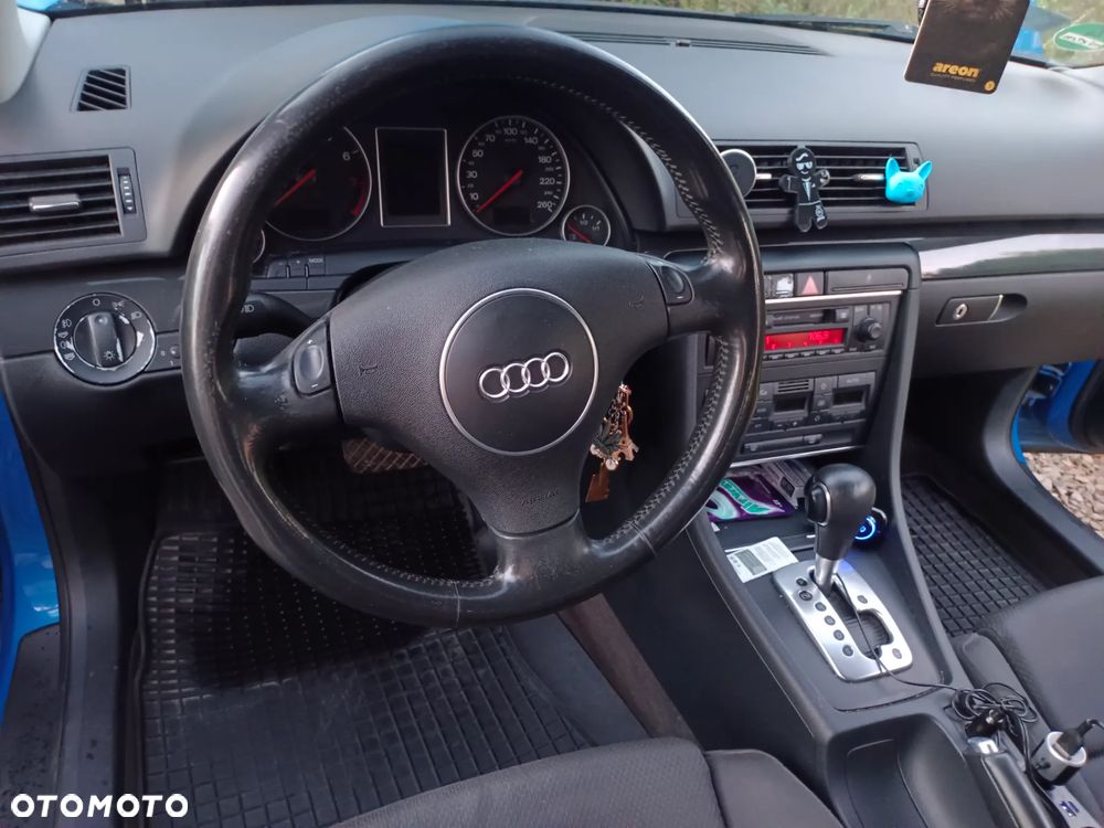 Audi A4 Limousine - 10