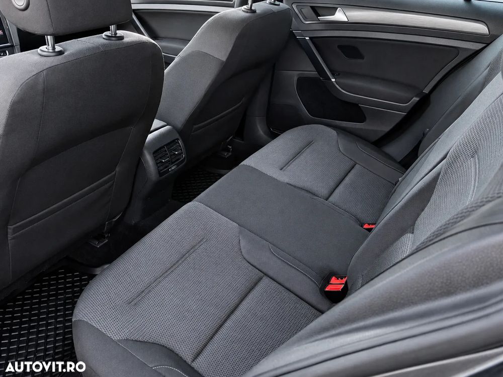 Volkswagen e-Golf - 9