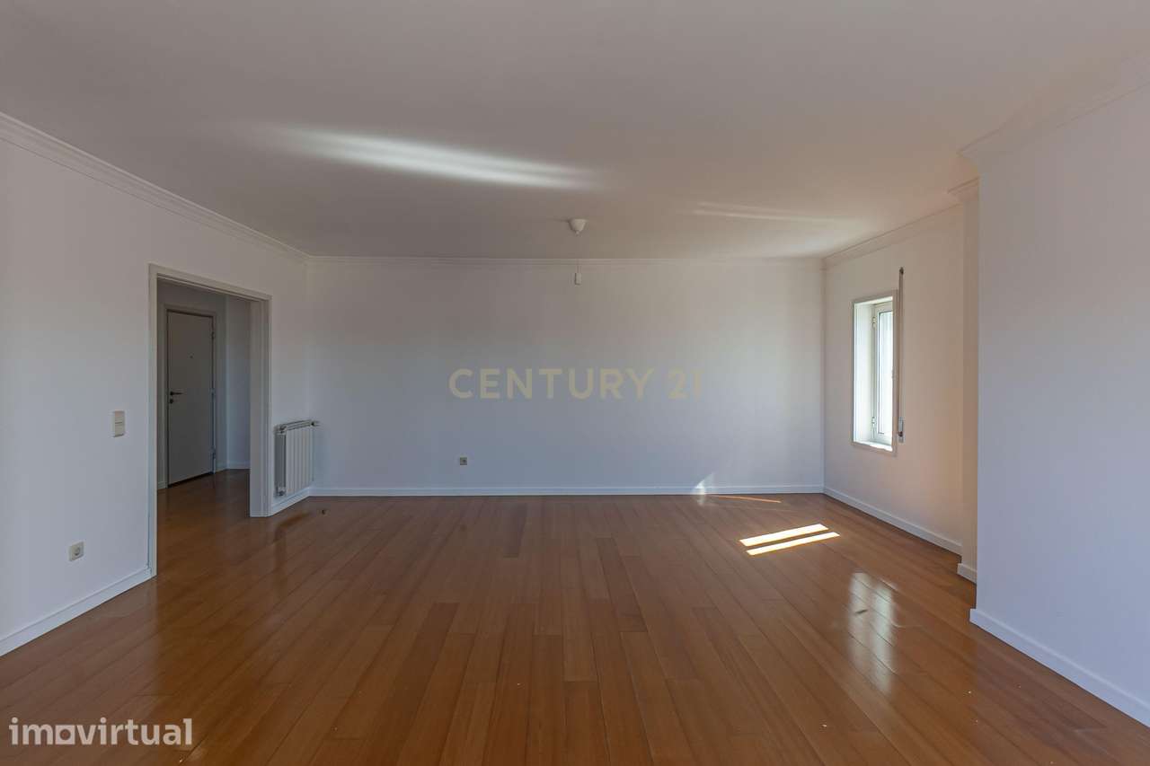 Apartamento T2 com Garagem e Espaço Exterior, em Fânzeres - Grande imagem: 2/34