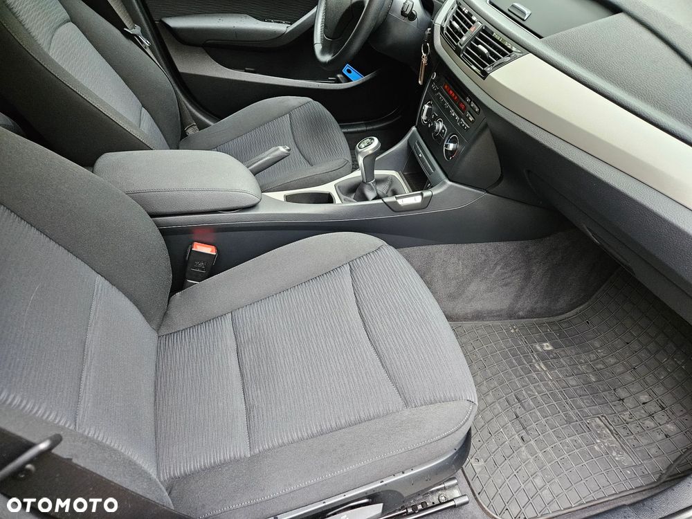 BMW X1 sDrive18i - 28