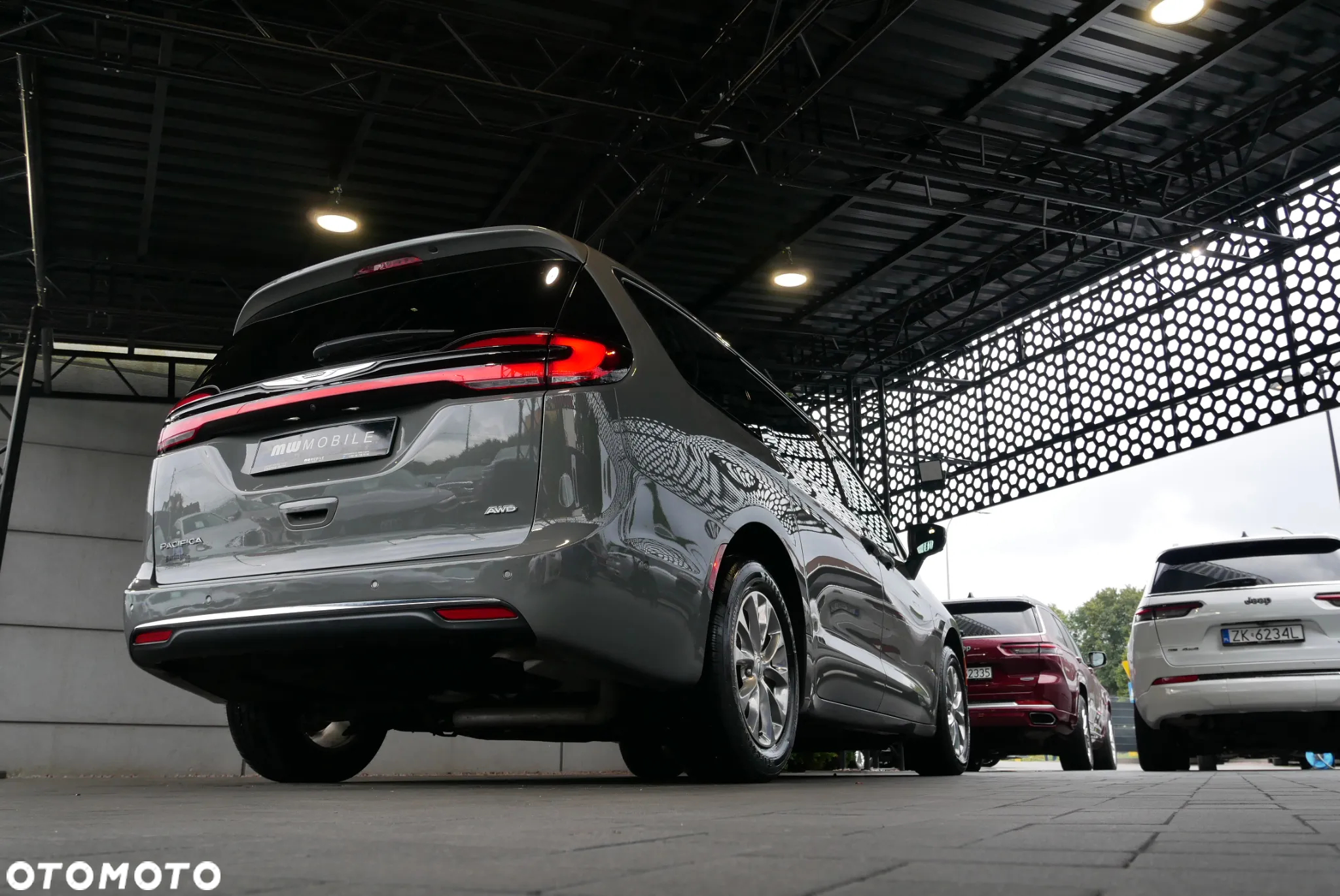Chrysler Pacifica - 40
