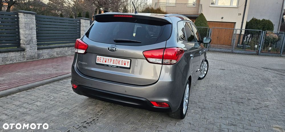 Kia Carens - 13