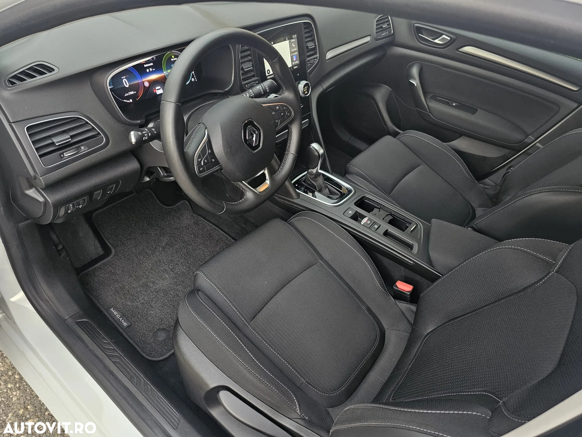 Renault Megane Grandtour E-TECH Plug-in 160 BUSINESS EDITION - 9