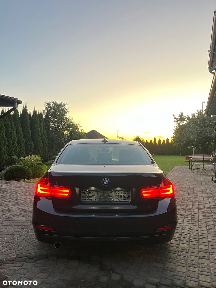 BMW Seria 3 318d Sport Line - 7