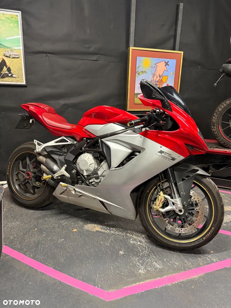 MV AGUSTA F3 - 1