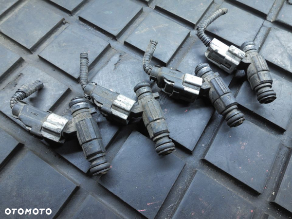 WTRYSK WTRYSKIWACZ HYUNDAI ATOS 1.1 35310-22600 POSIADAM 12 SZTUK