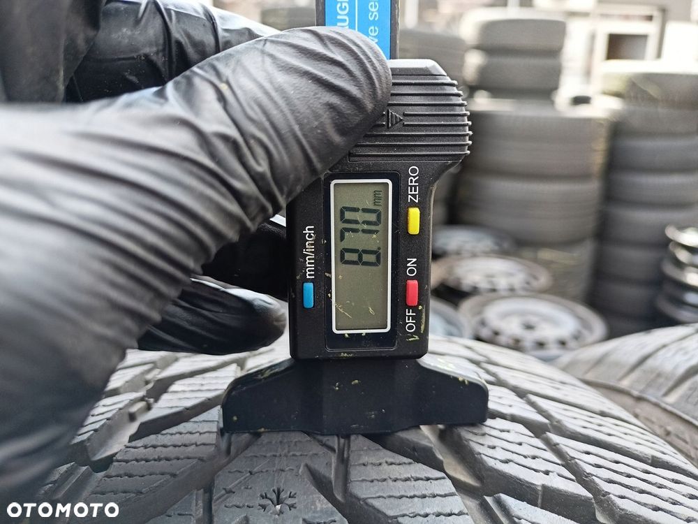 225/40R19 Nokian WR Snowproof P XL para opon zima 8,7mm - 2
